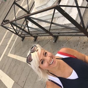 Meet your Posher, Holly celeste